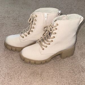 Universal Thread Tan Lace-Up Combat Boots